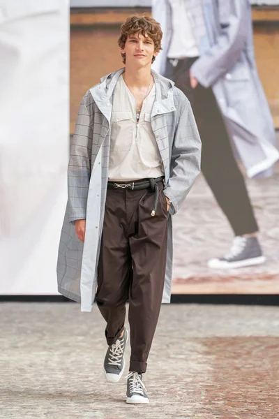 Look 26